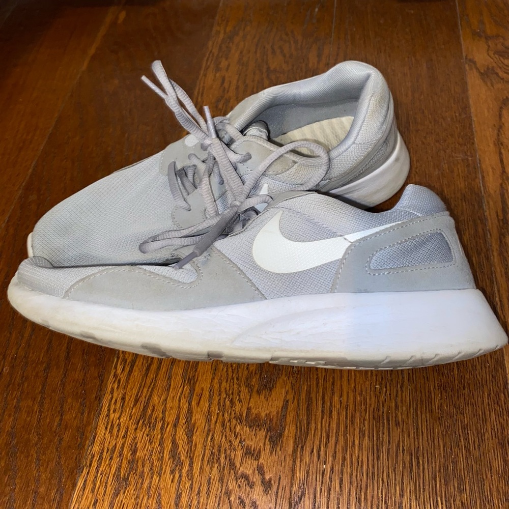 Women’s Nike Tennis Shoe Size 10